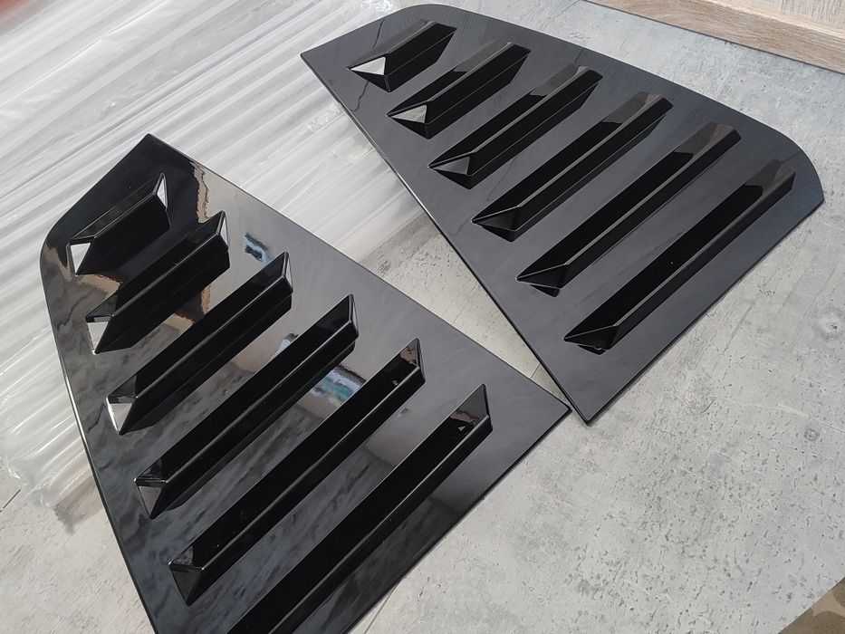 Накладки пара (зябра жабри) вікна задніх дверей VW Golf MK7 / MK7.5