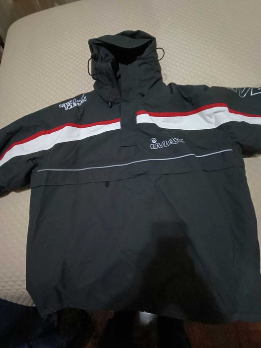 Casaco marca IMAX