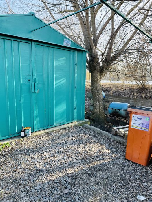 Продається  квартира в приватному будинку одноповерховому є генератор)