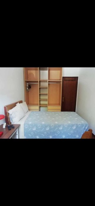 Aluga-se quarto a estudantes