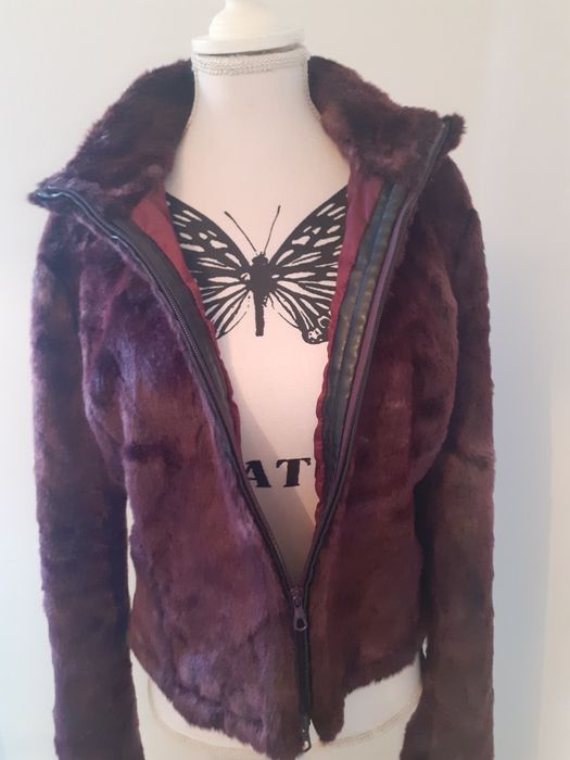 Blusão e estola da Armani em pêlo sintético