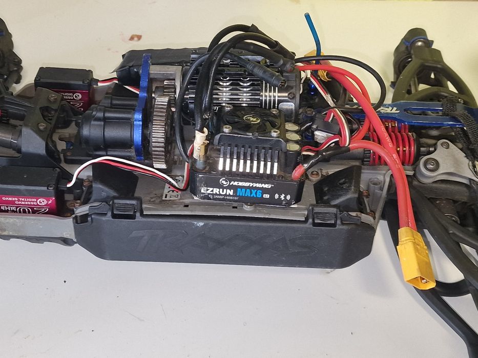 Traxxas Erevo 2.0 hobbywing max6 g2 proline.