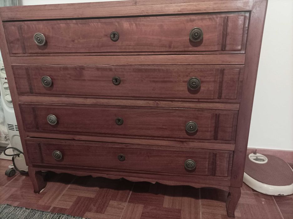 cómoda antiga com cerca de 50 anos em muito Bom estado