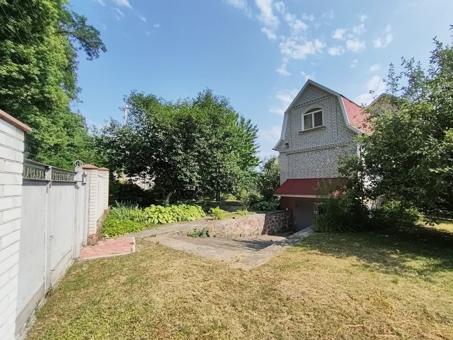 Продається цегляний газифікований будинок в селі. Барахти.