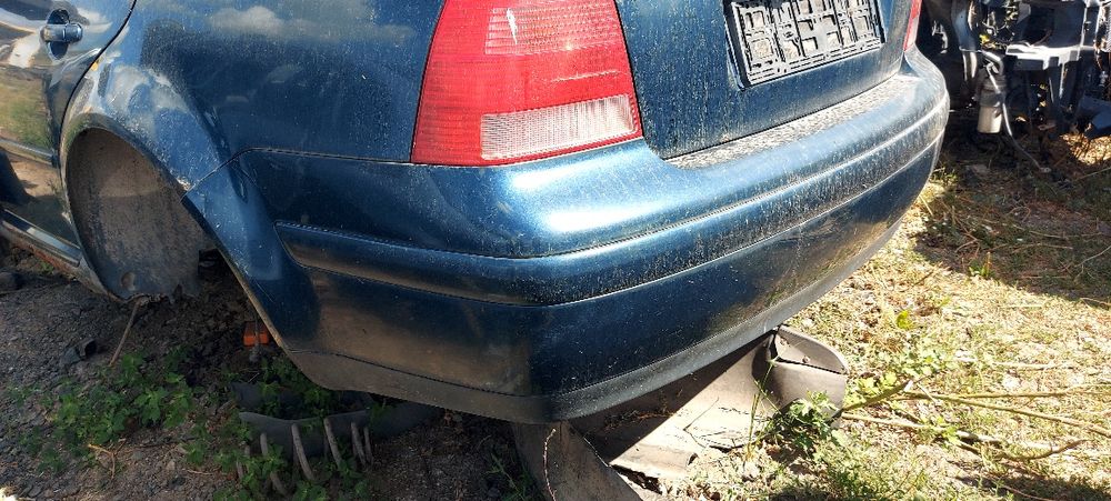 Задній бампер Volkswagen Bora