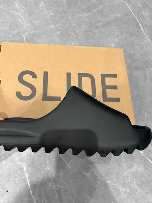 adidas Yeezy Slide .42