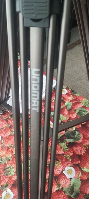 Штатiв для вiдеокамери.