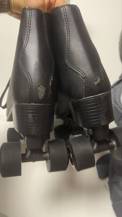 Vendo Patins numero 42 , capacete , caneleira e cutuveleira