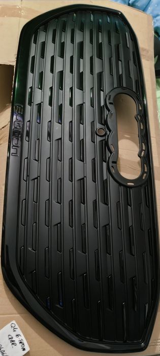 Grade frontal Audi Q4 Etron /original