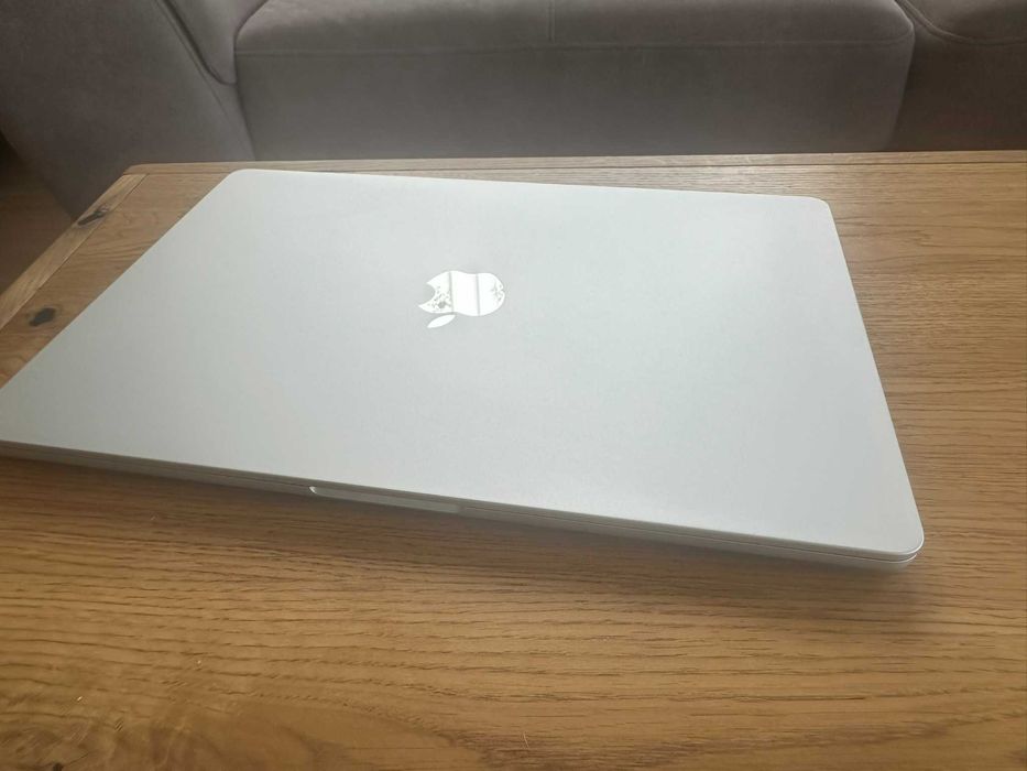 MacBook Air 15cal, 24 GB, 15,3", 1T, srebrny