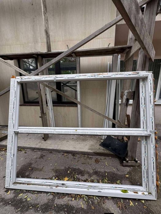 Продам 2  металопластикових вікна.