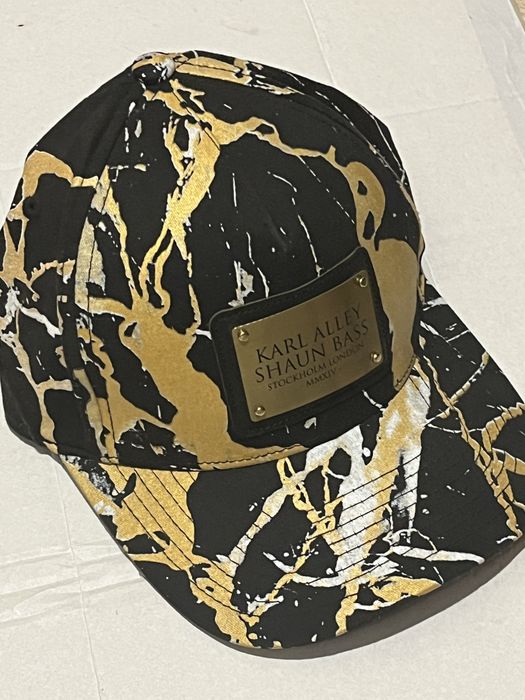 Бейсболка брендовая