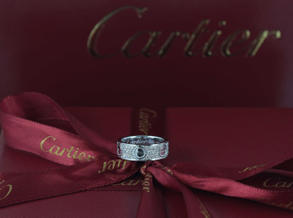 Золотое кольцо с бриллиантами Cartier Love