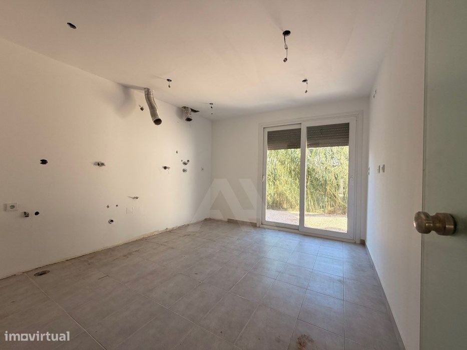 Moradia T4 em Mina de Água, Amadora
