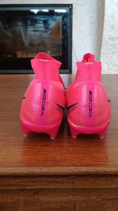 Nowe korki półprofesionalne Nike Mercurial