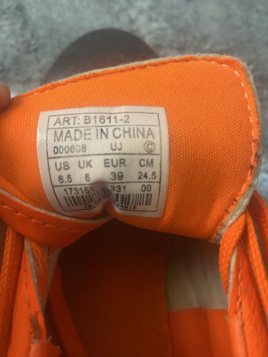 Сороконошки оранжевие