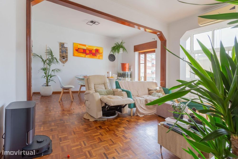 Apartamento T4 convertido em T3 - Centro do Barreiro