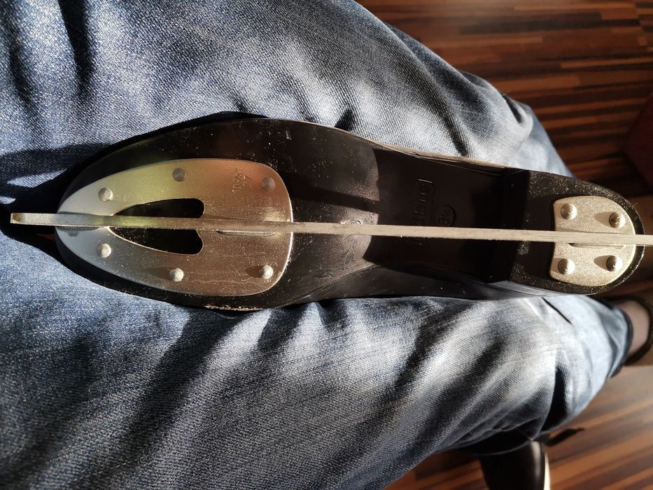 Łyżwy do jazdy figurowej na lodzie.