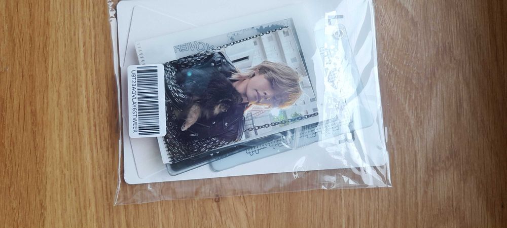 Album V Layover plus Weverse Pob