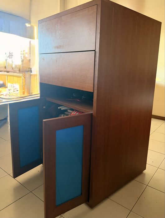 Movel/armario de arrumos