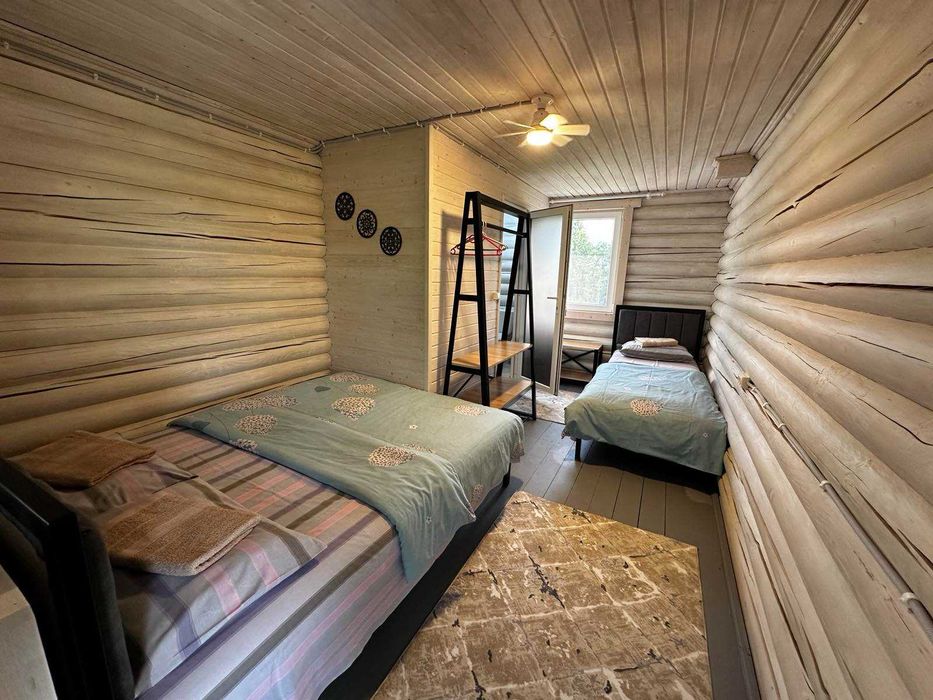 Продається база відпочинку - 2 готелі, кафе та басейн