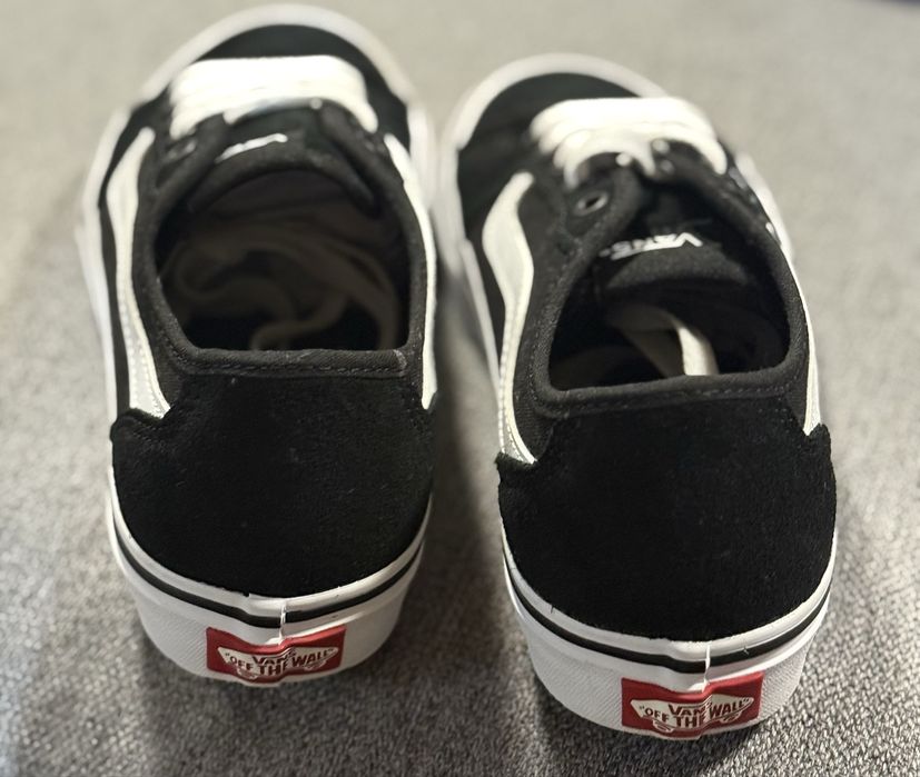 Vans originais pretas e brancas