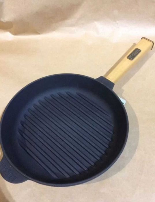 Сковорода чугунная.Гриль 24 см Новая