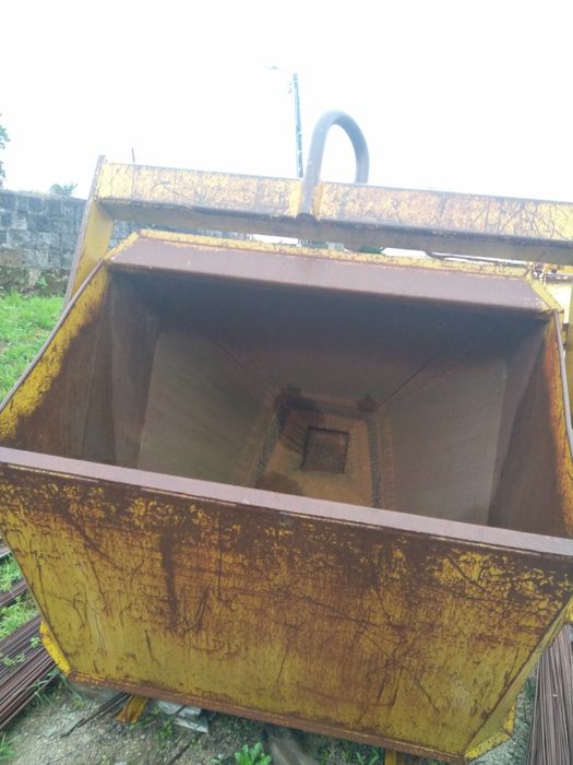 Baldes de grua para transporte de betao  2000 litros