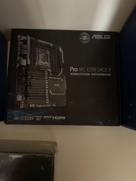 Материнська плата ASUS