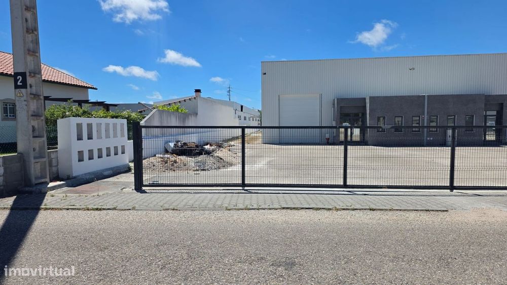 Pavilhão industrial, na zona industrial da Marinha Grande!