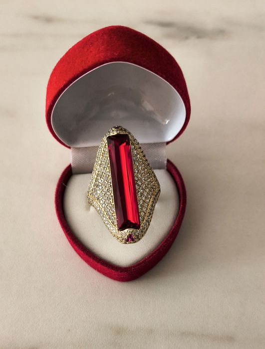 Pierścionek złoty z pięknymi rubinami nr 10