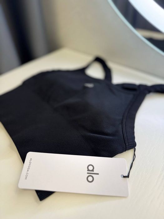 Топ жіночий alo yoga new black s/xs