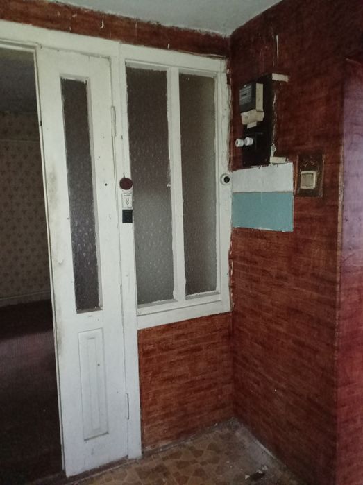 Частина будинку в центрі міста по вул Ревуцького . Окремий двір.