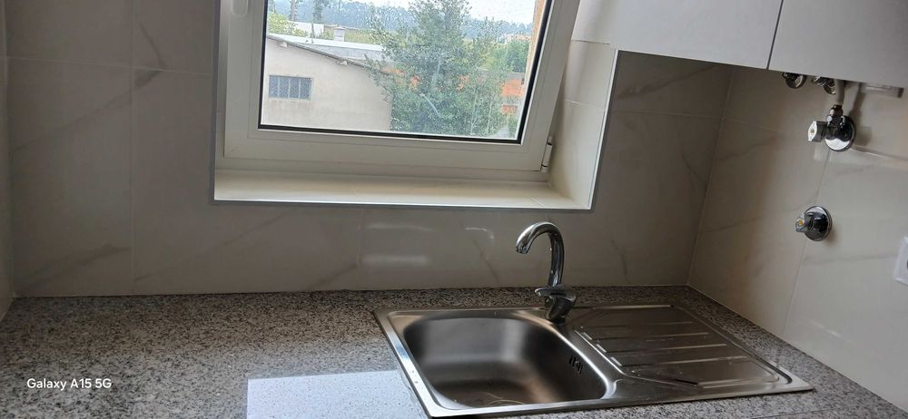 Alugo o primeiro andar de casa com 3 quartos na Junqueira Vila do Conde