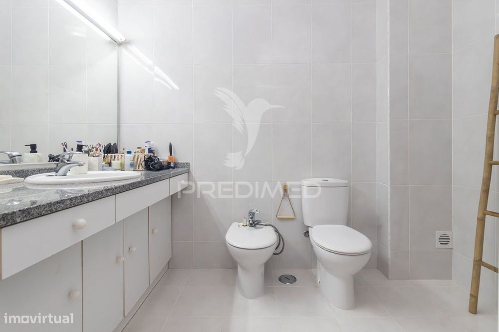 Apartamento T2 com 2 Marquises ,4 Caminhos em Setúbal.