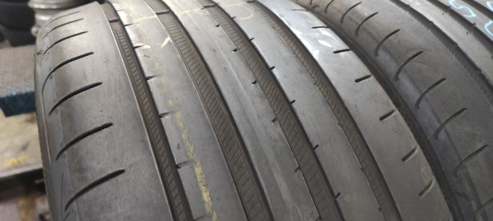 Pneus 255/30/21 Goodyear semi novos