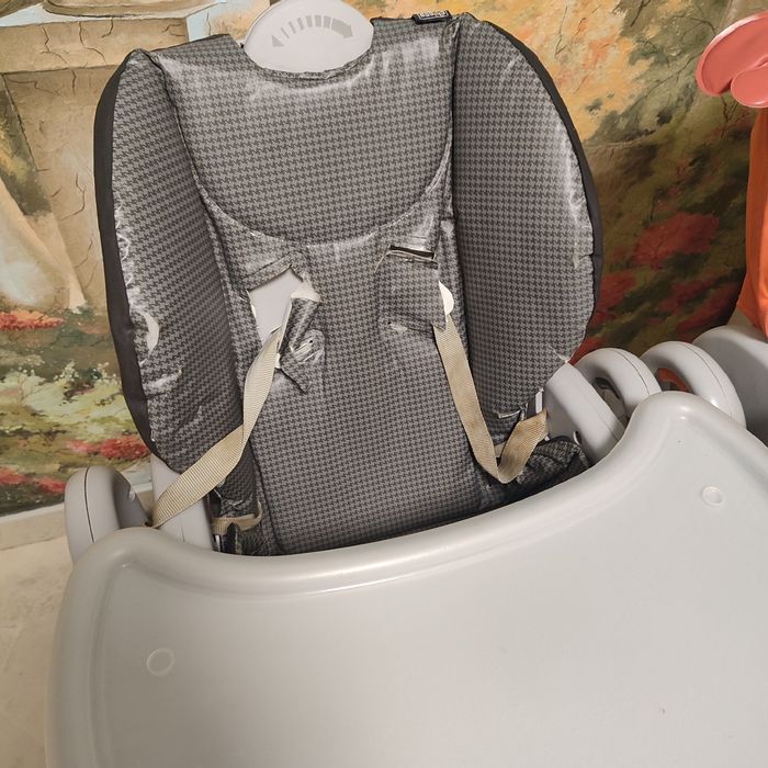 Стілець для годування