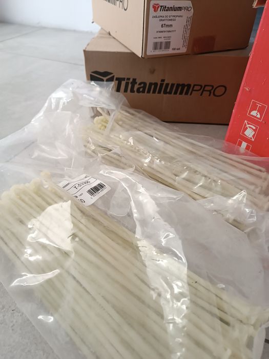 Łączniki izolacji, dyble do styropianu, zaślepki