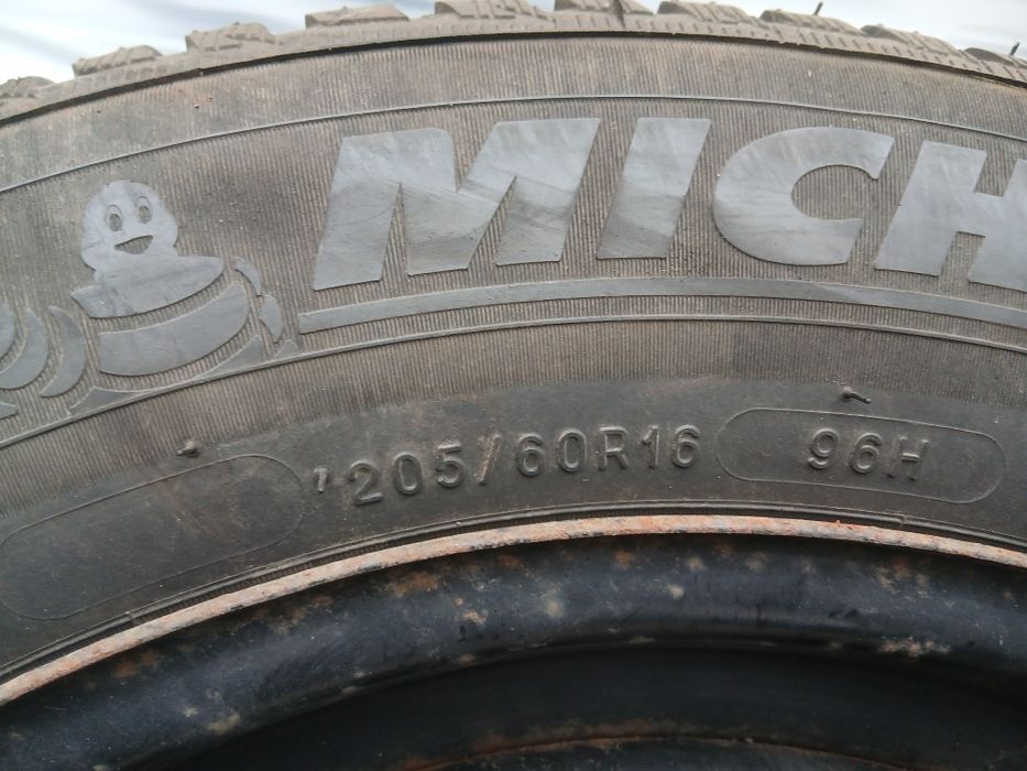 Пара зимових шин Michelin Alpin 5 205/60/16