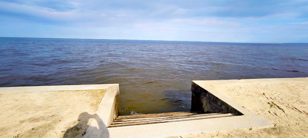 Купуйте будинок біля київського моря з бомбосховищем