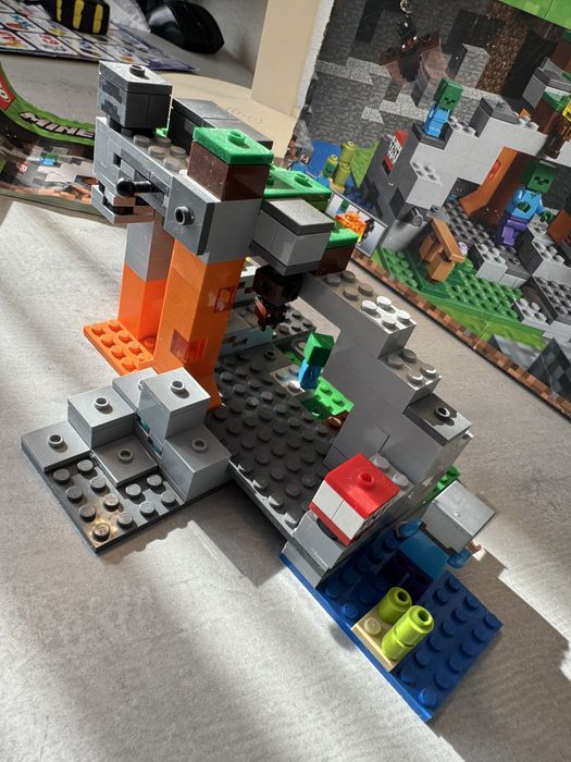LEGO Minecraft The Zombie Cave 2 Лего майкрафт печера зомбі