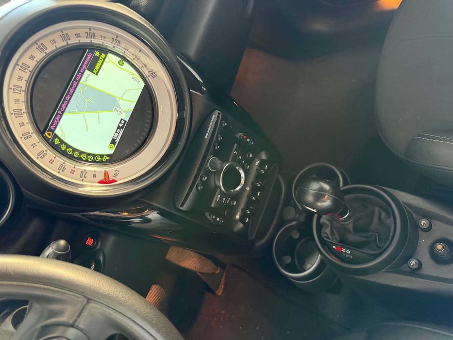 MINI Countryman Cooper D Auto — photo 5