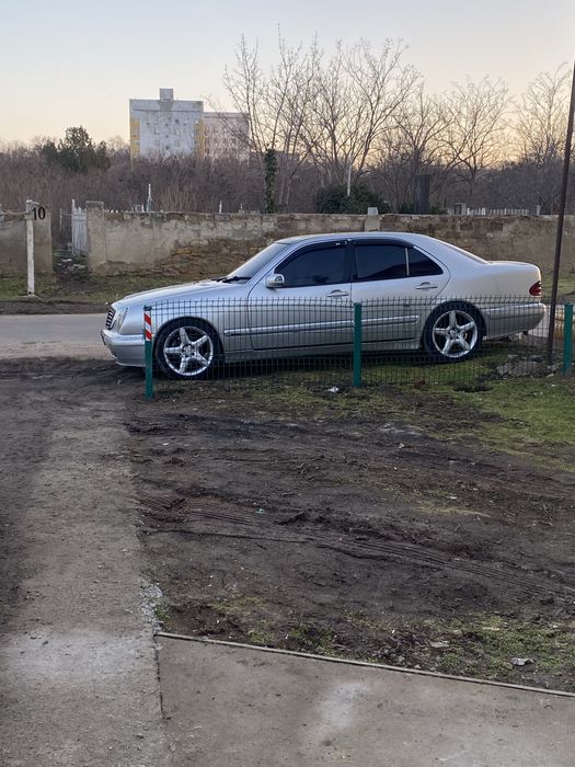 Продам мерседес 210 2.7cdi 2000год