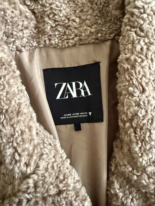 Пальто від Zara бежеве