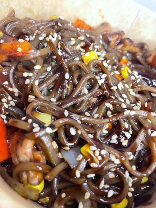 Лапша Соба зі свининою sweet chili 285 грам