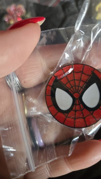 Przypinka  glowa Spider-Man.