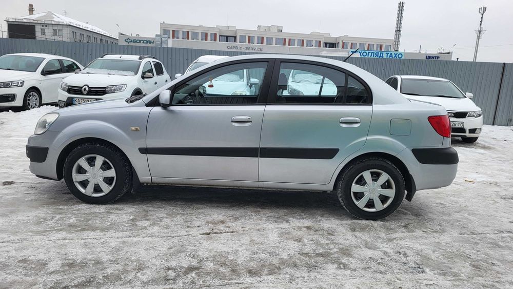Авто KIA Rio 2006 1.4