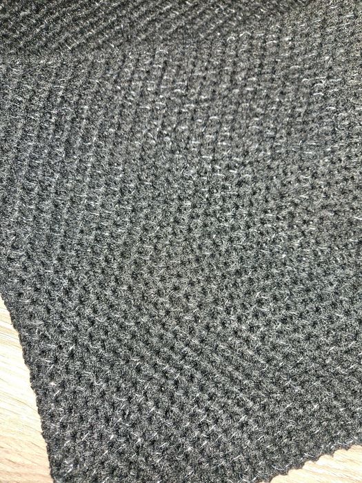 Grafitowy komin ze srebrną nitką