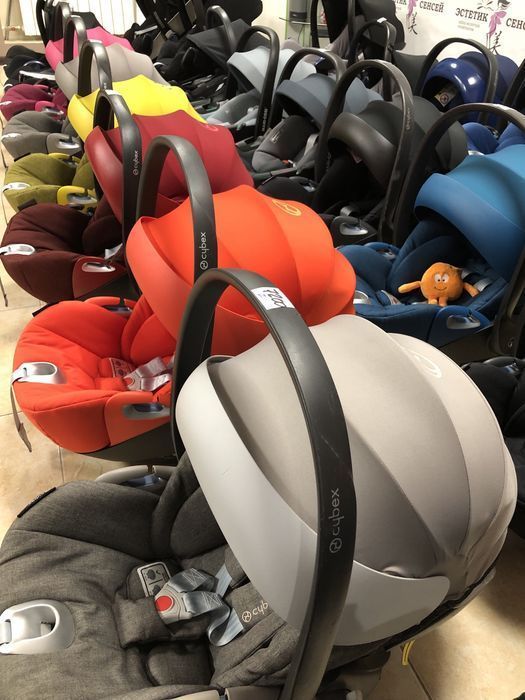 Автокрісла Шоурум Cybex Britax Recaro Maxi Cosi Автолюлька бустер