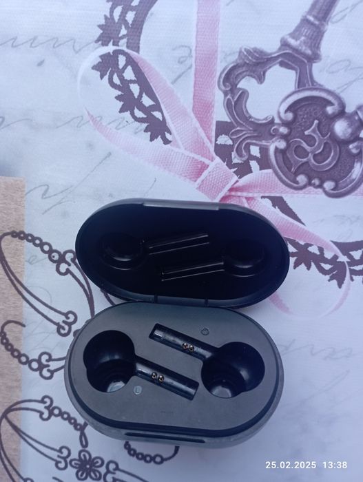 Продам кейс для навушників